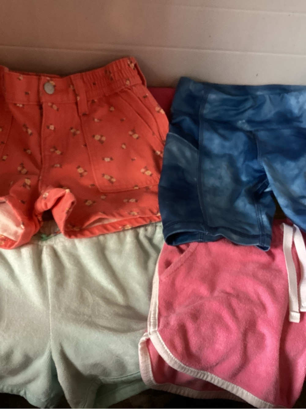 310-Girls Bundle of 4 Pairs of Shorts size Small Cat & Jack, Old Navy & More